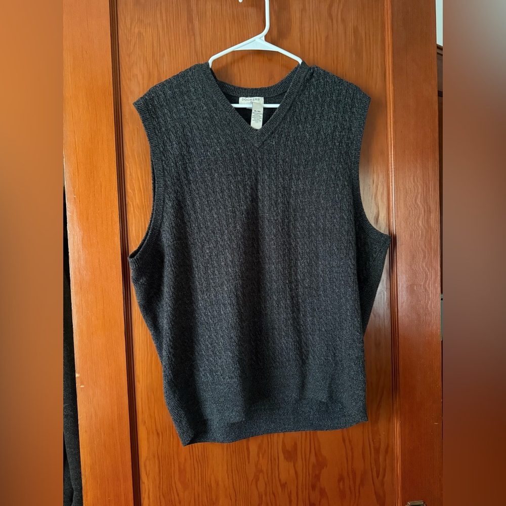 Croft & Barrow Gray V-Neck Sweater